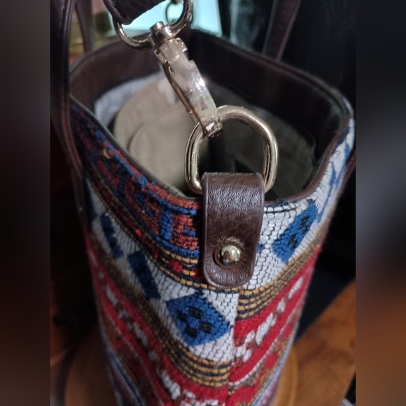 Large Embroided Patterned Tote Bag_Crossbody - Picture 5 of 11